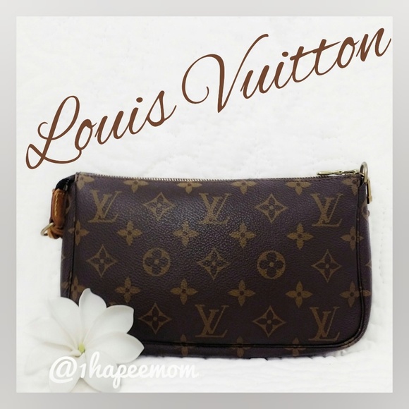 Louis Vuitton Handbags - Authentic Louis Vuitton Monogram Pochette Mini Bag